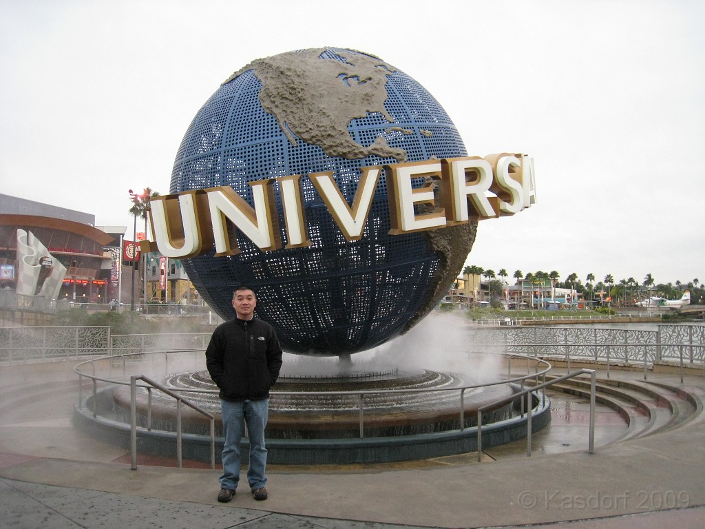 Disney 2010 D1 0770.jpg - January 9-11, 2010 Disney World Florida. Went to run the marathon. Saturday, fly down, check in, go to Expo to pick up packet, then to see Blue Man Group in the evening.